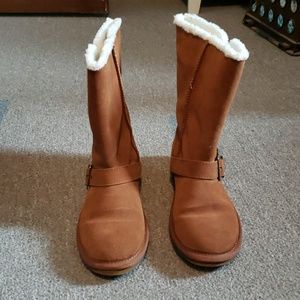 Brown winter boots